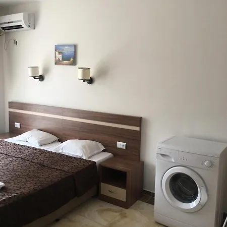 Szálloda Flower Street 4*