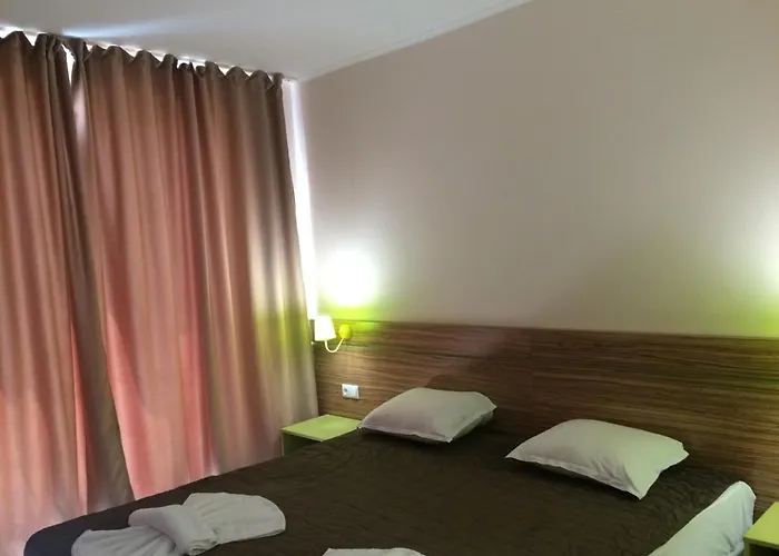 Flower Street ネセバル